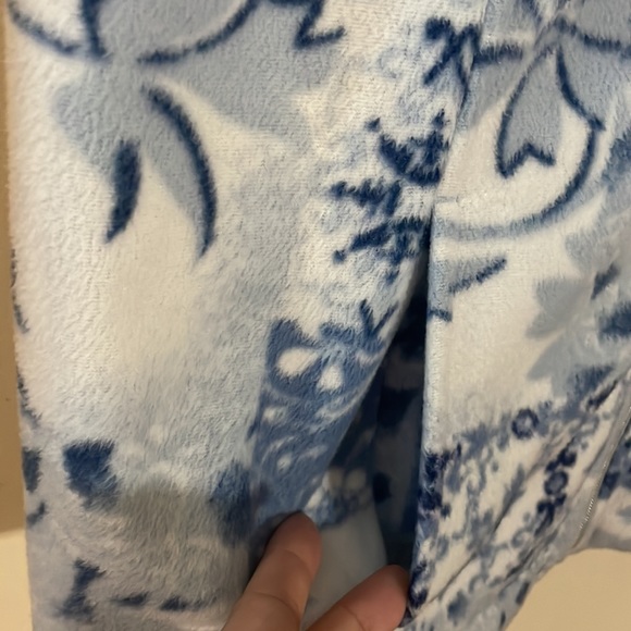 2/$30 Northern Traditions Blue and White Nature Fleece Vest - Picture 8 of 15